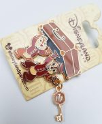 Disneyland Paris Chip & Dale Tower Of Terror Bell Hop Pin Trading Badge Shop The Mouse