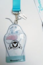Disneyland Paris Frozen Olaf Pin Trading Lanyard & Wallet