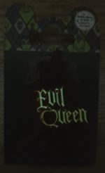 Disneyland Paris Snow White & The 7 Dwarfs Evil Queen Glow In The Dark Pin Trading Badge