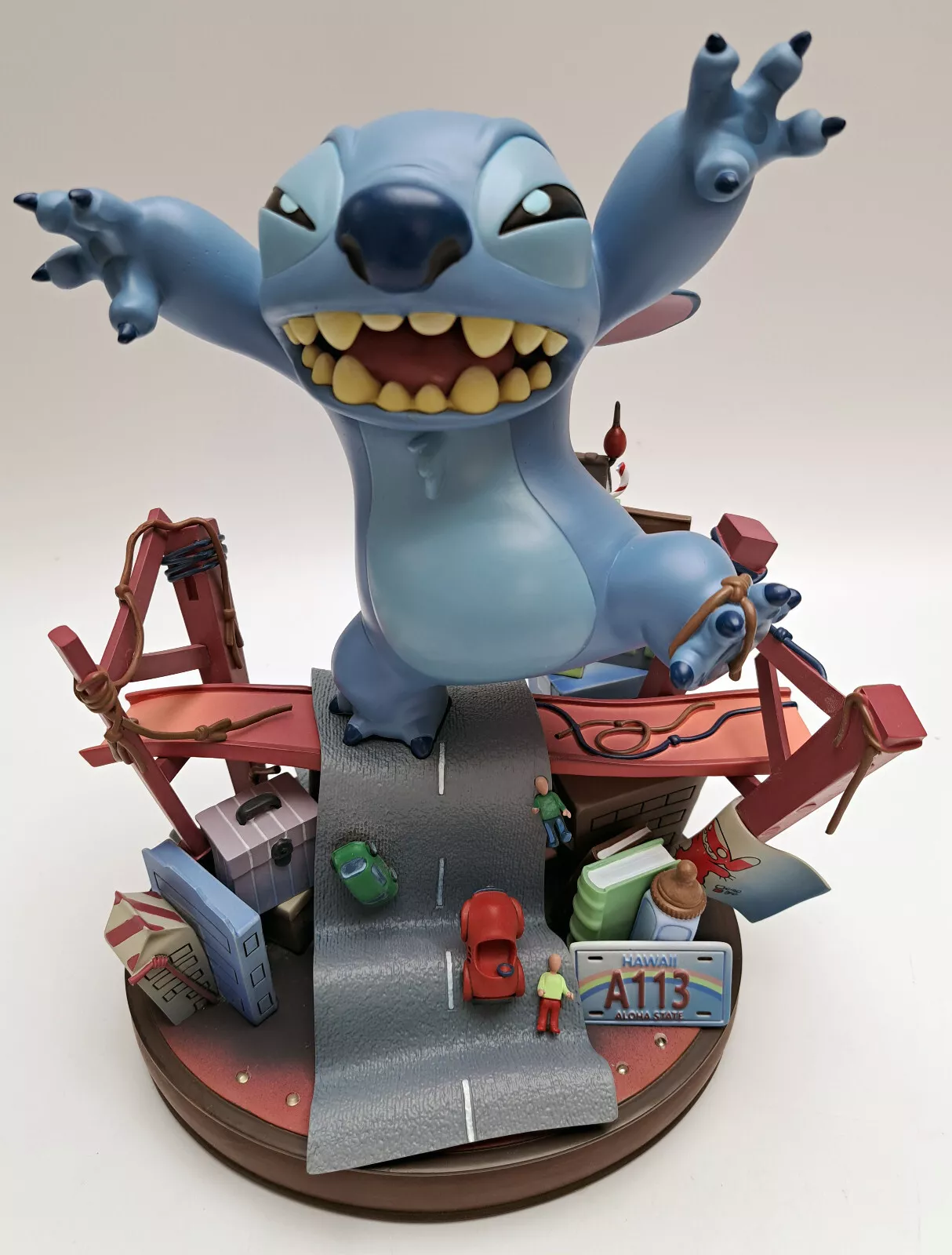 Disney Store Lilo & Stitch Destroys The City Light-Up 10